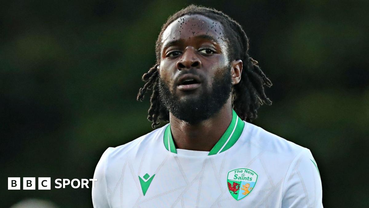 Striker Oteh 'in tears after racist abuse' - TNS