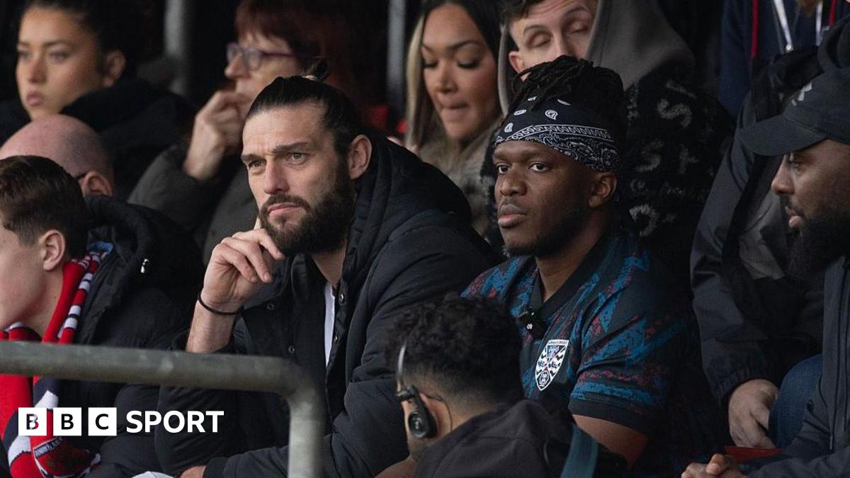 Carroll takes charge at Daggers after KSI arrival