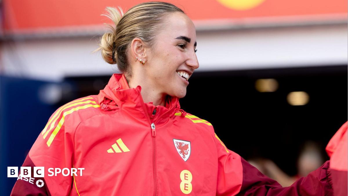 Wales duo Olivia Francis and Ellen Jones join second-tier Wolves Women