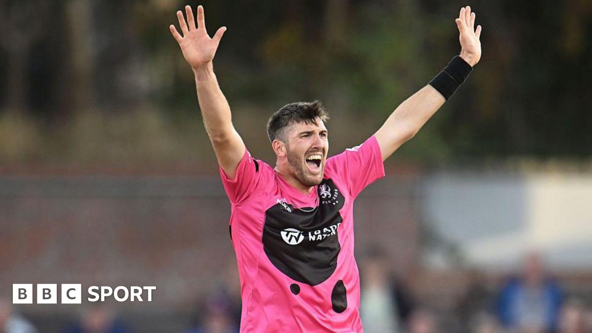 Overton signs new three-year deal with Somerset