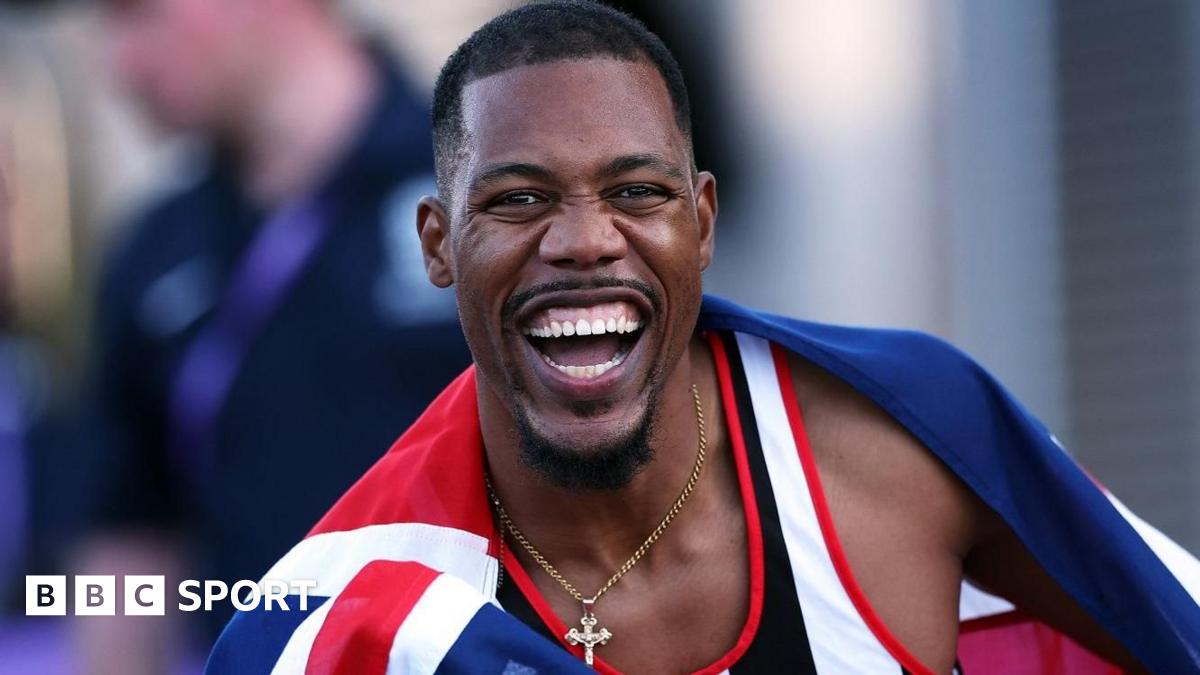 Hughes and Hunt win British 100m titles
