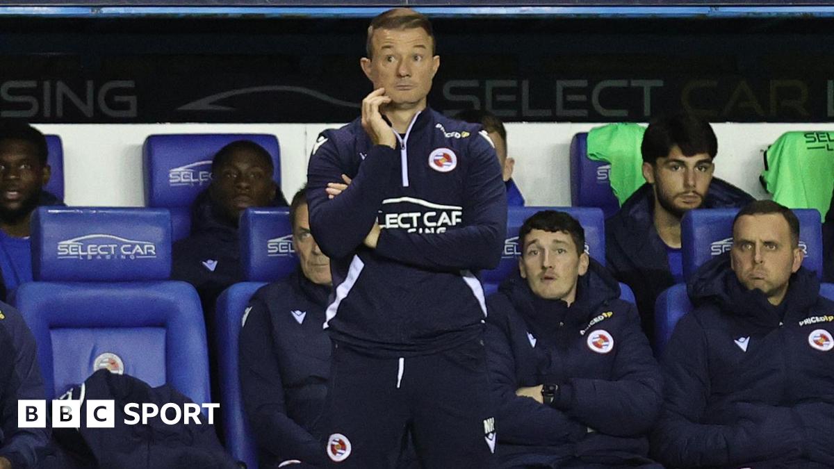Manager Hunt sacked by Reading