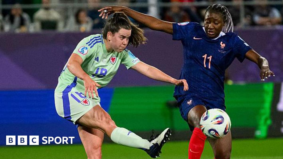 Wales defender Morgan joins Bristol City