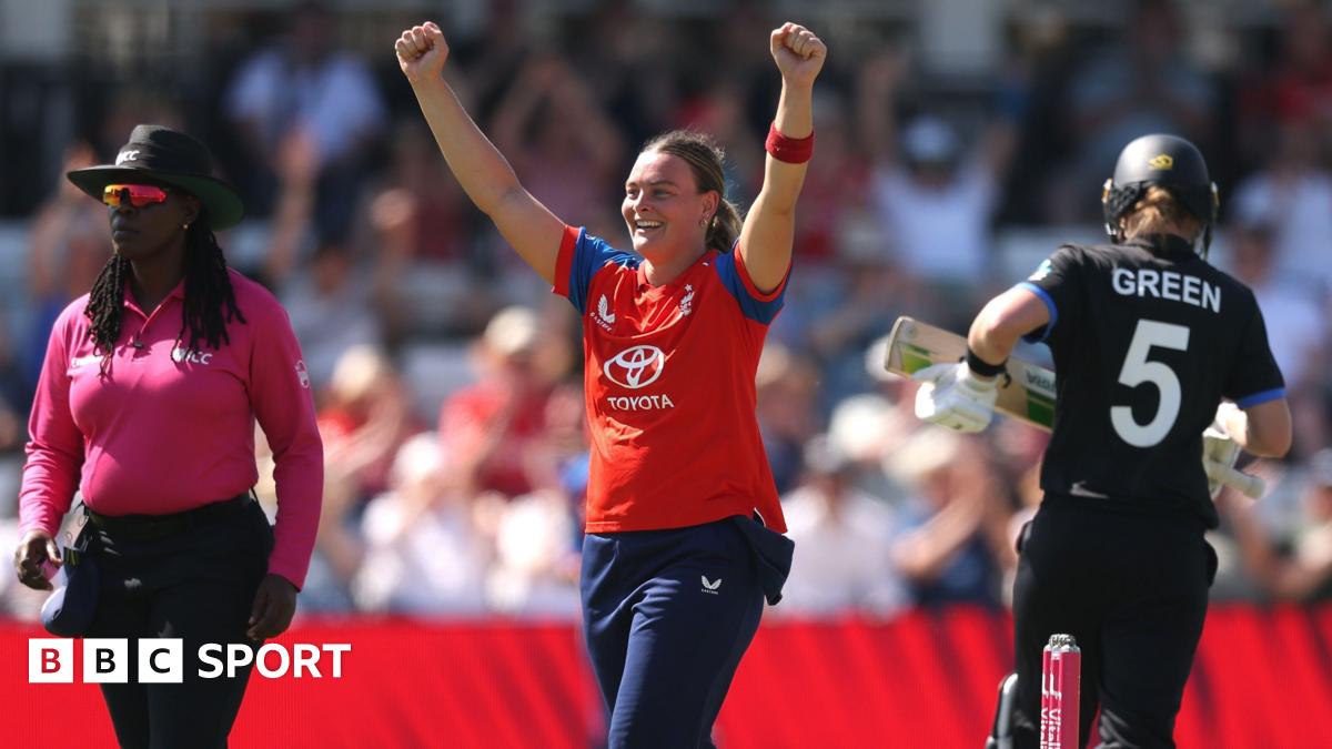 England vs New Zealand: Dani Gibson takes career-best 3-14 as hosts seal 2-1 T20 series victory