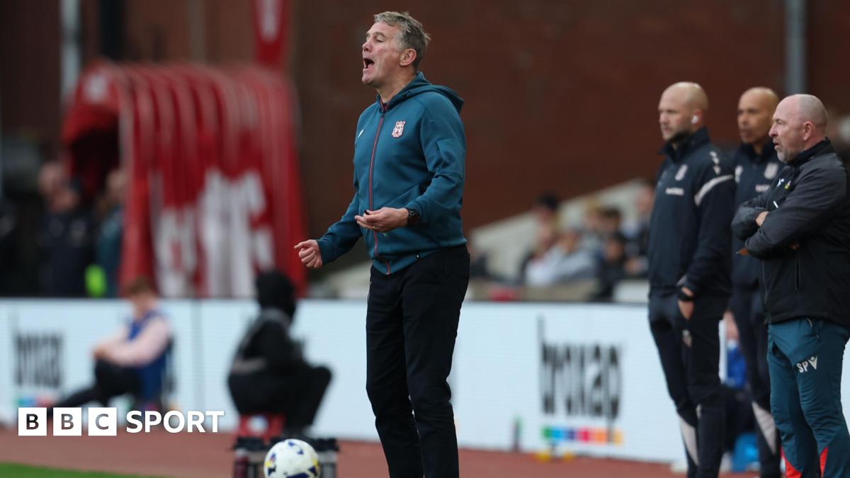 Parkinson admits Wrexham blew big moments in defeat at Stoke