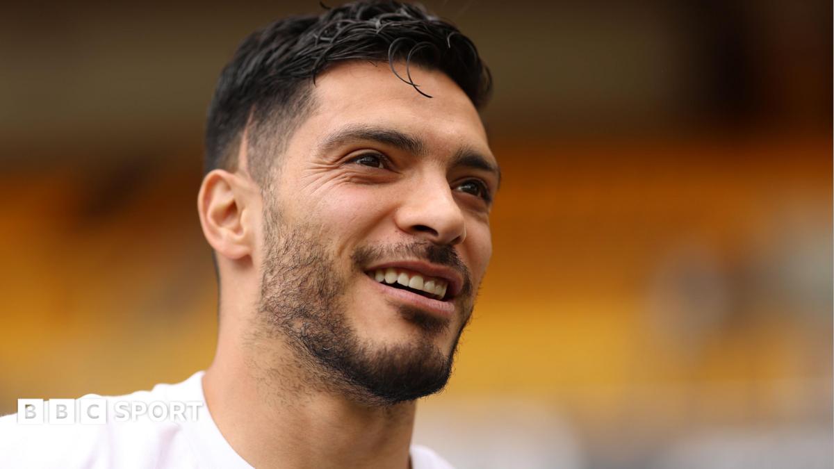 Wolves re-sign striker Jimenez from Fulham