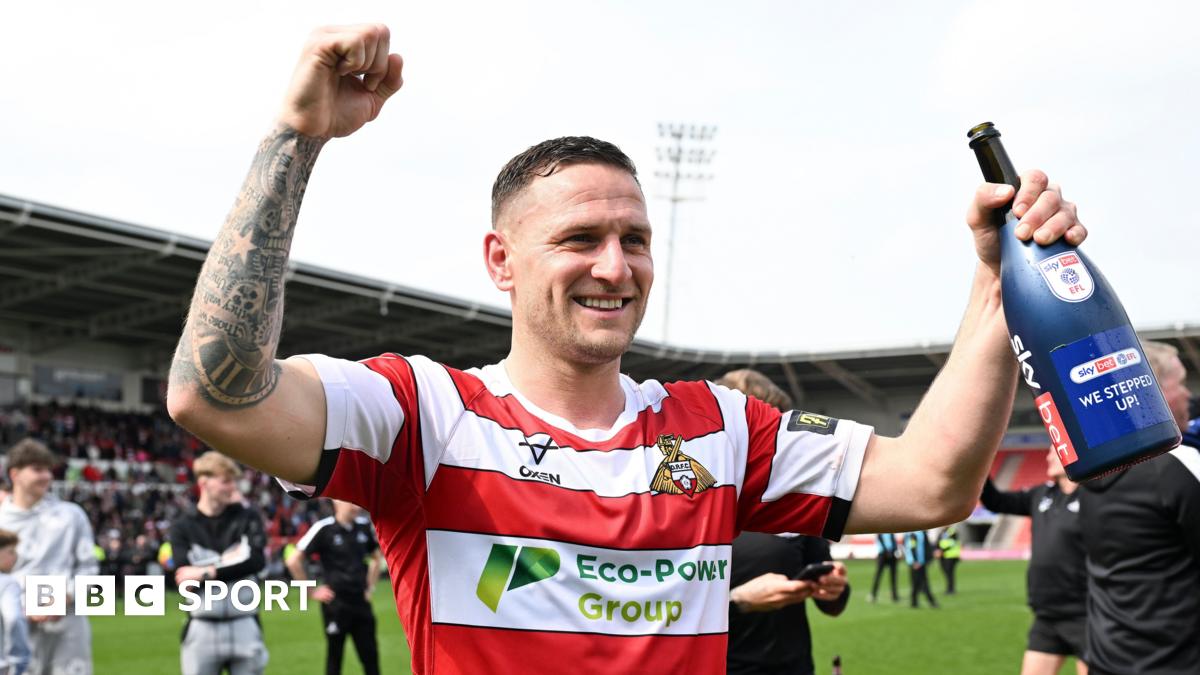 Veteran striker Sharp signs new Doncaster deal
