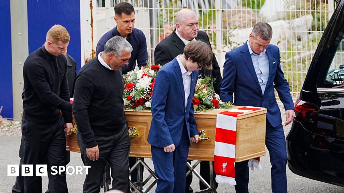 Hundreds attend ex-Liverpool manager Beard's funeral