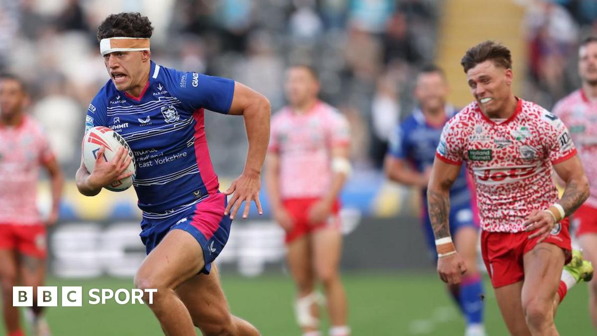 Martin keeps Hull FC in play-off hunt with win over Leigh