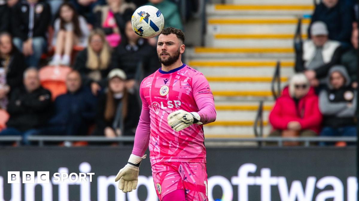 Smith and Charles among eight staying at Bromley
