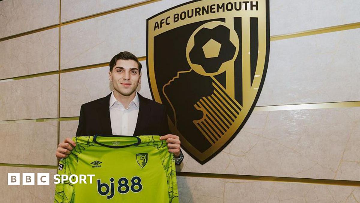Bournemouth complete loan move for goalkeeper Mandas