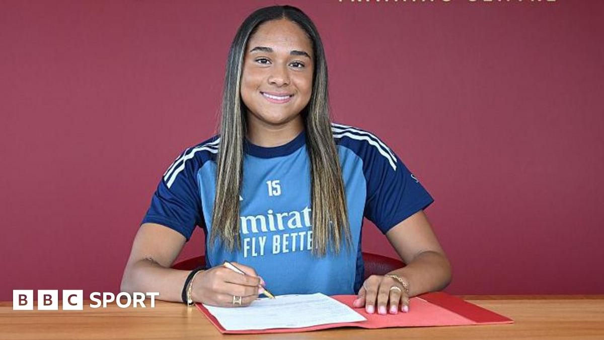 Smith joins Arsenal for world record £1m fee