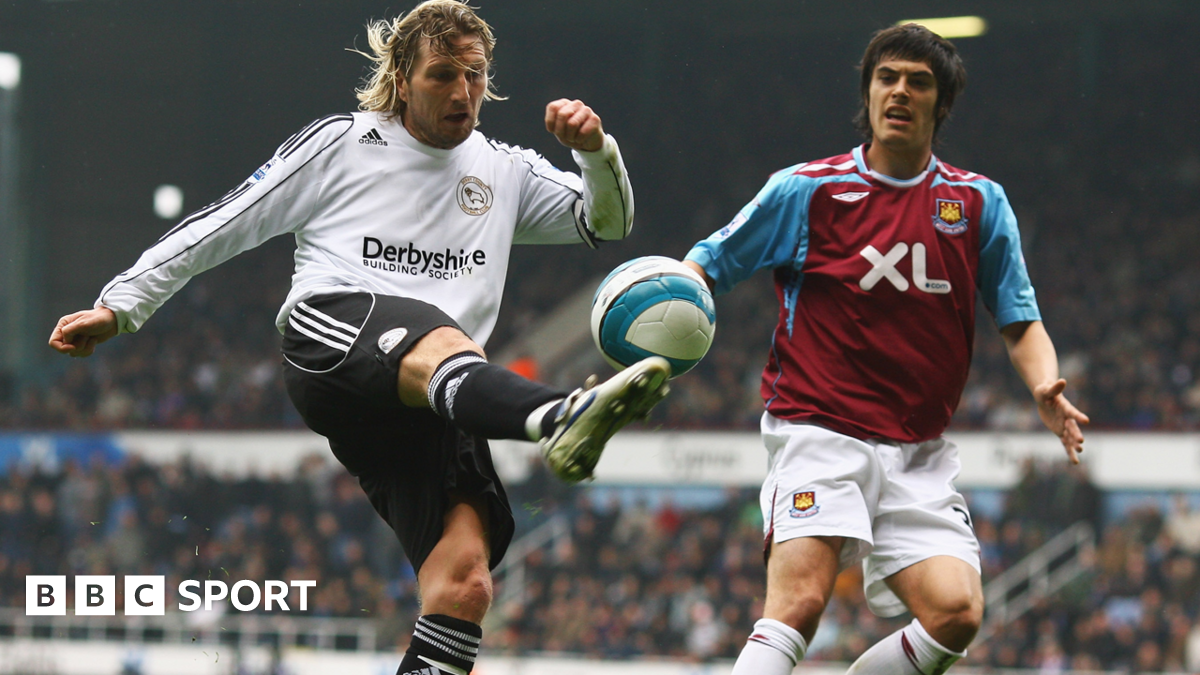 Which team won the fewest points in a Premier League season?