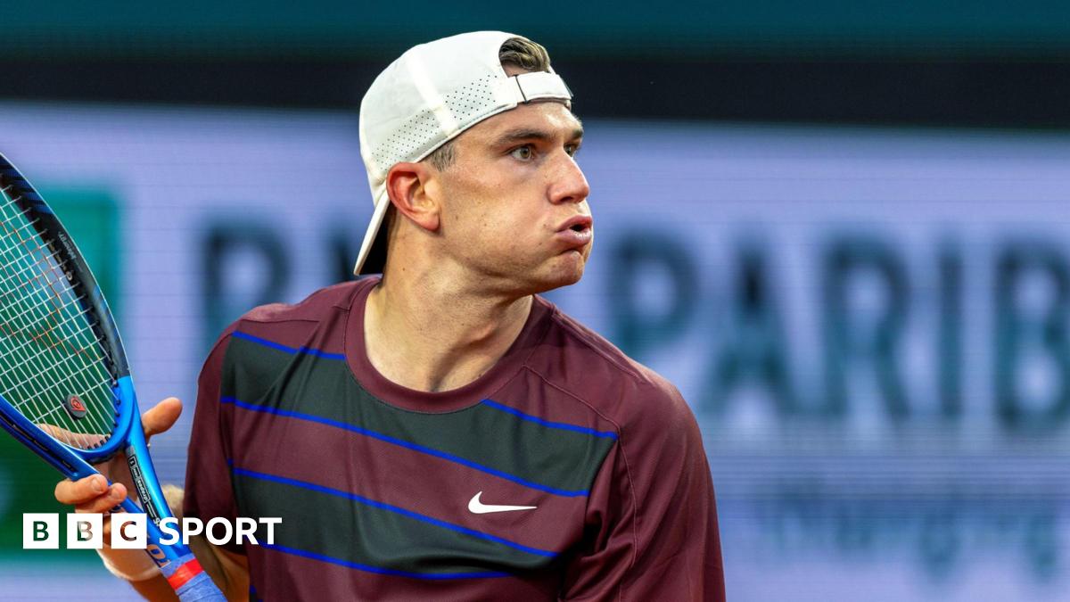Draper recovers to earn maiden French Open win