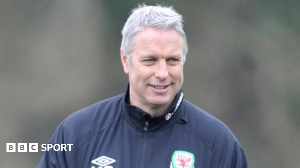 Fulham boss Kit Symons to step down as Wales assistant - BBC Sport