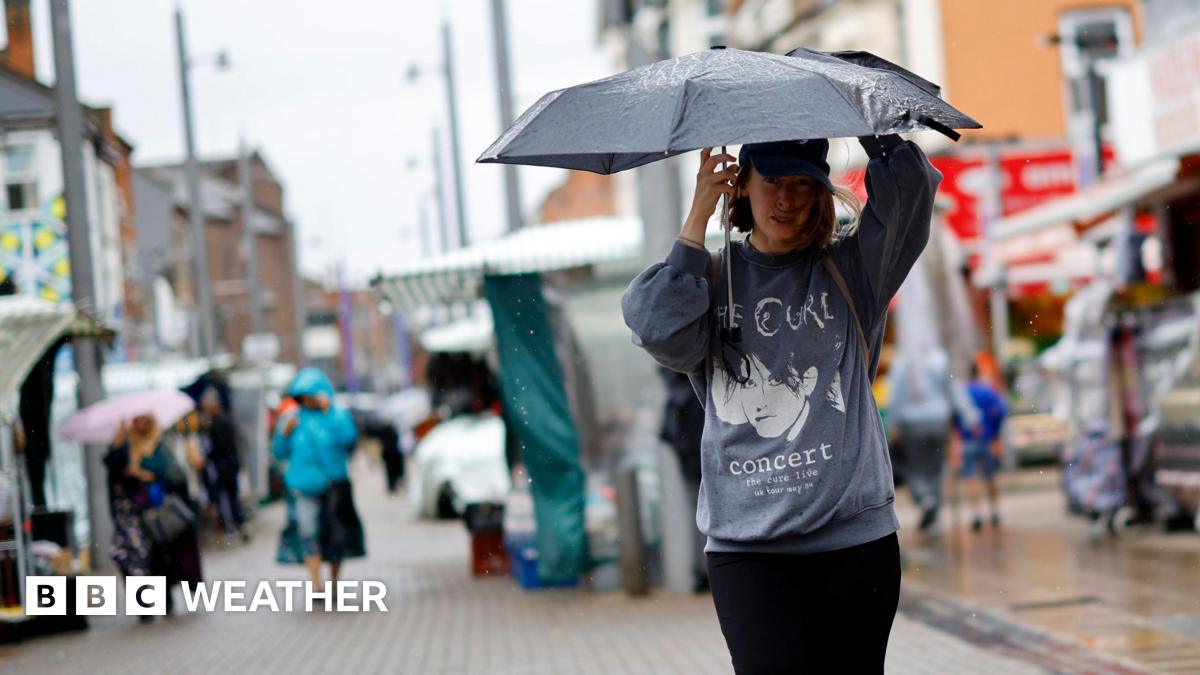 Met Office Issues Yellow Rain Warnings for UK Weekend, Threatening Flooding and Travel Disruption