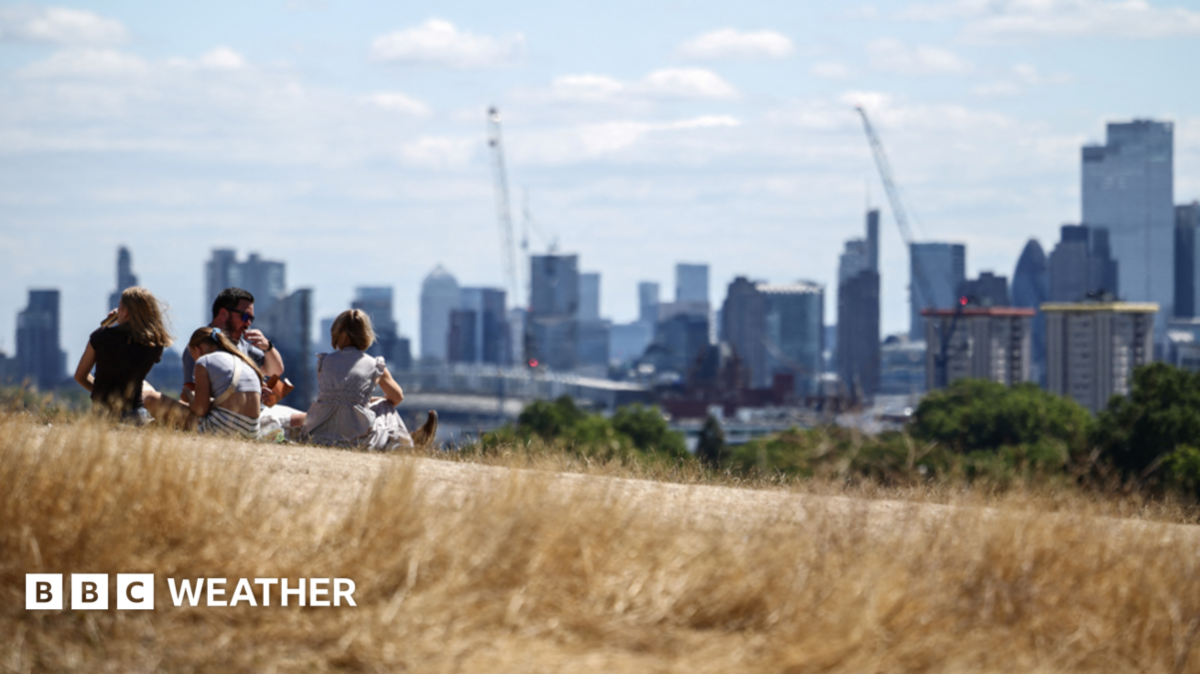 Amber heat health alerts to come into force as heatwave reaches 35C peak