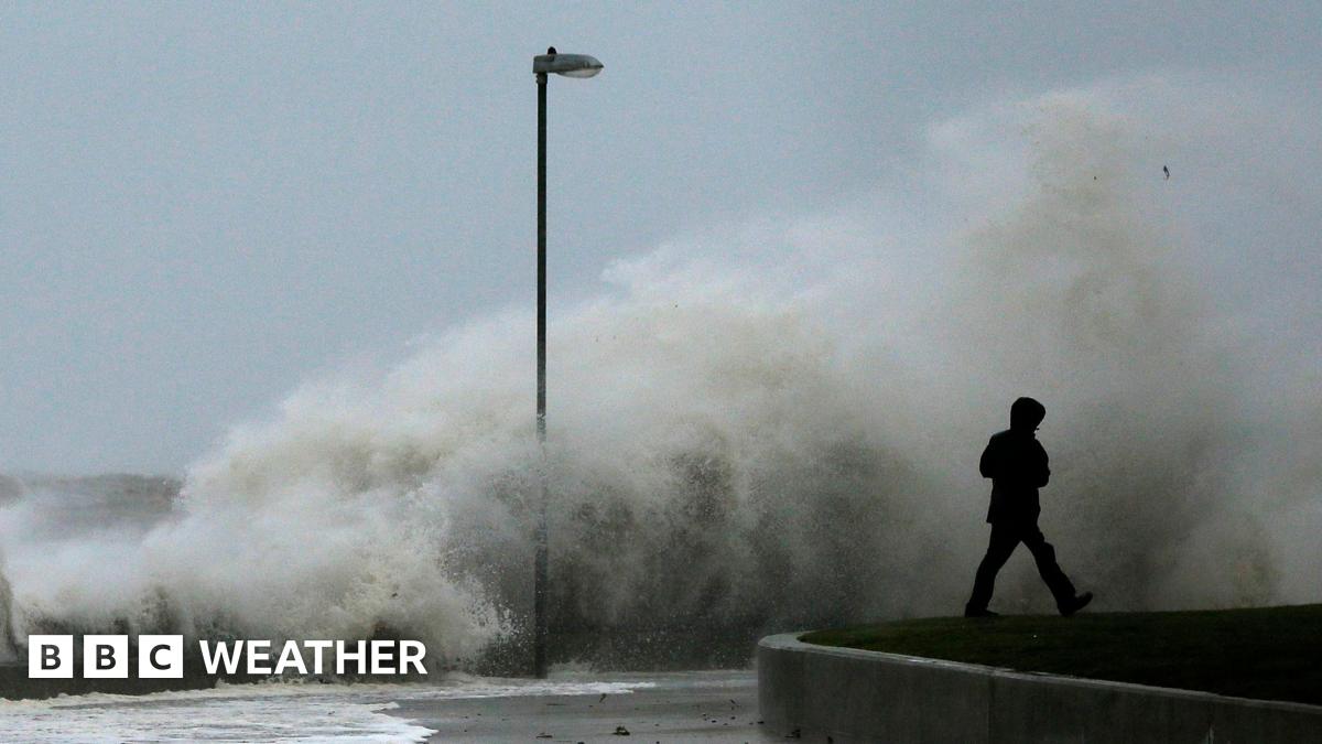 Could Hurricane Gabrielle hit the UK this weekend?