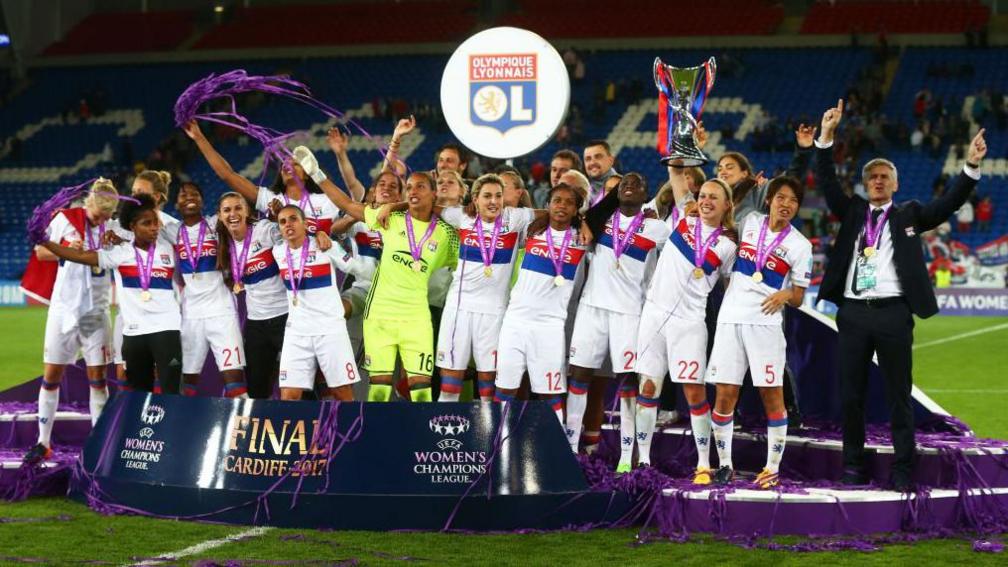 Lyon yn dathlu ennill Cynghrair y Pencampwyr yn Stadiwm Dinas Caerdydd yn 2017 ar ôl curo PSG ar giciau o'r smotyn