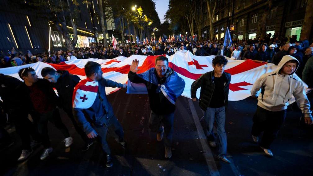 Supporters of the ruling Georgian Dream party attend the party's final campaign rally in Tbilisi on October 23, 2024