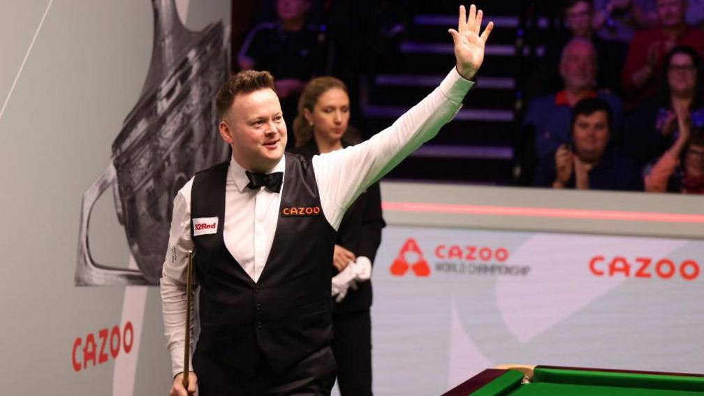 Shaun Murphy waves to the crowd