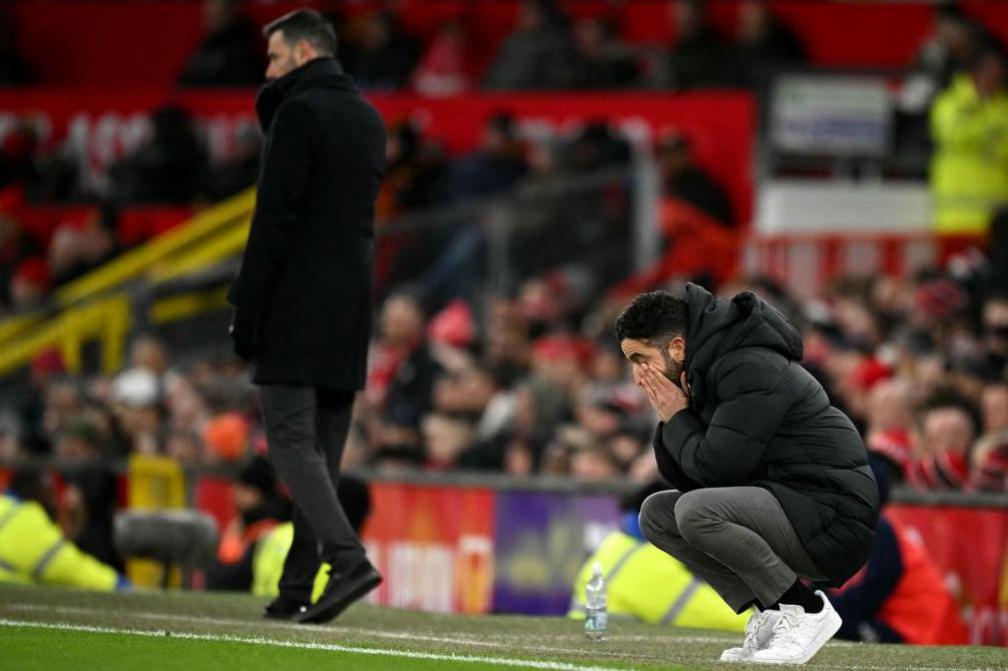 Ruben Amorim crouching on the touchline during Manchester United's FA Cup tie against Leicester