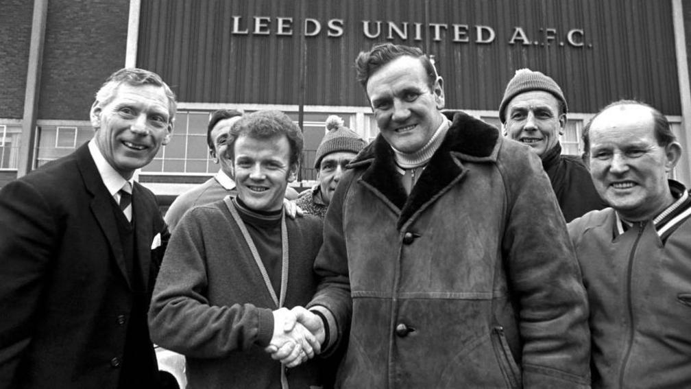 Don Revie shakes the hand of Leeds midfielder Billy Bremner