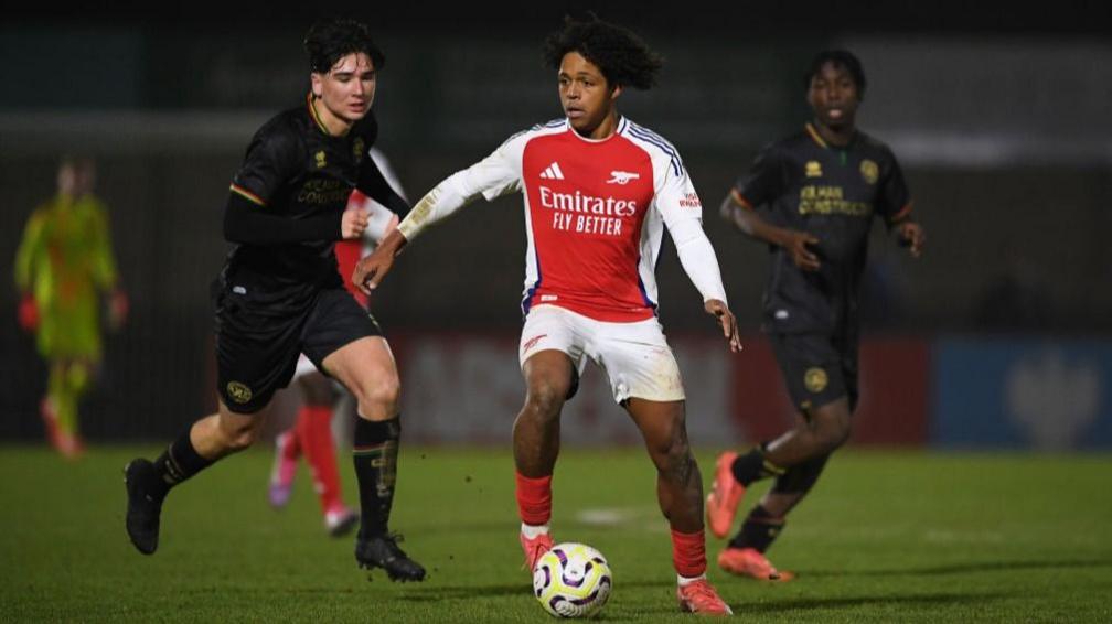 Louis Zecevic-John of Arsenal runs with the ball