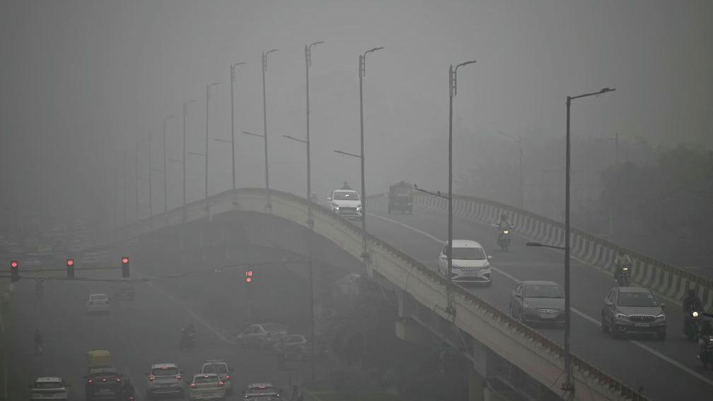 Commuters drive amid dense smog in New Delhi on November 13, 2024. India's capital New Delhi was wreathed in blanketing toxic smog on November 13 as worsening air pollution surged past the grim mark of 50 times World Health Organization recommended daily maximum