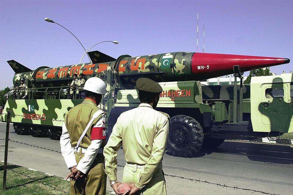 This file photo dated 23 March 2000 shows two Pakistani army soldiers watching a medium range surface-to surface Shaheen II missile passing by during the country's National Day military parade in Islamabad. Pakistan 09 March 2004 test-fired a long-range surface-to-surface ballistic missile -- a Shaheen II or Hatf-VI missile -- capable of carrying a nuclear warhead deep into rival India, the military announced. AFP PHOTO/Saeed KHAN/FILES (Photo credit should read SAEED KHAN/AFP via Getty Images)