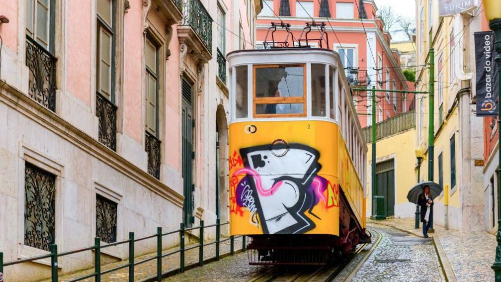 The Glória funicular travelling down an inclined street in Portugal