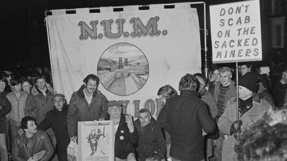 Striking mine workers during the miners’ strike picket the Maerdy Colliery in 1985