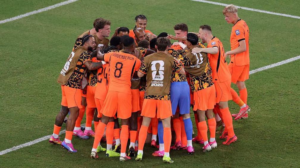 Cody Gakpo surrounded his team-mates after his goal
