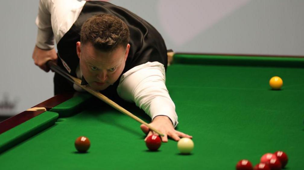 Shaun Murphy playing a shot