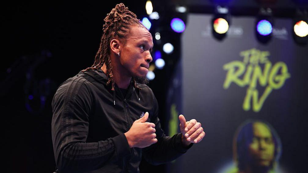 Anthony Yarde in a black tracksuit does some training