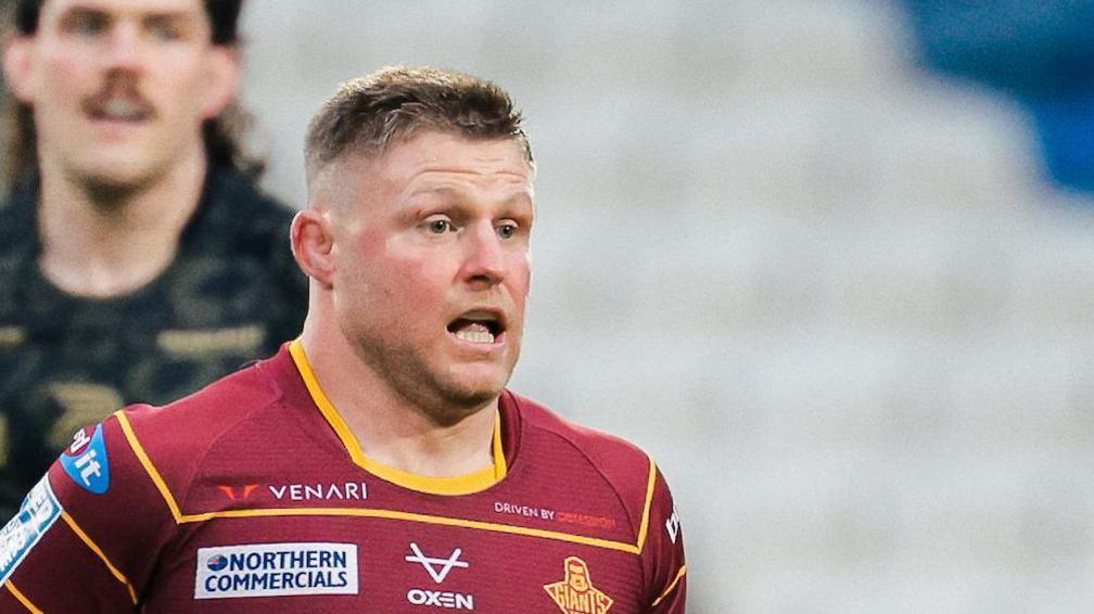 Luke Yates in action for Huddersfield Giants