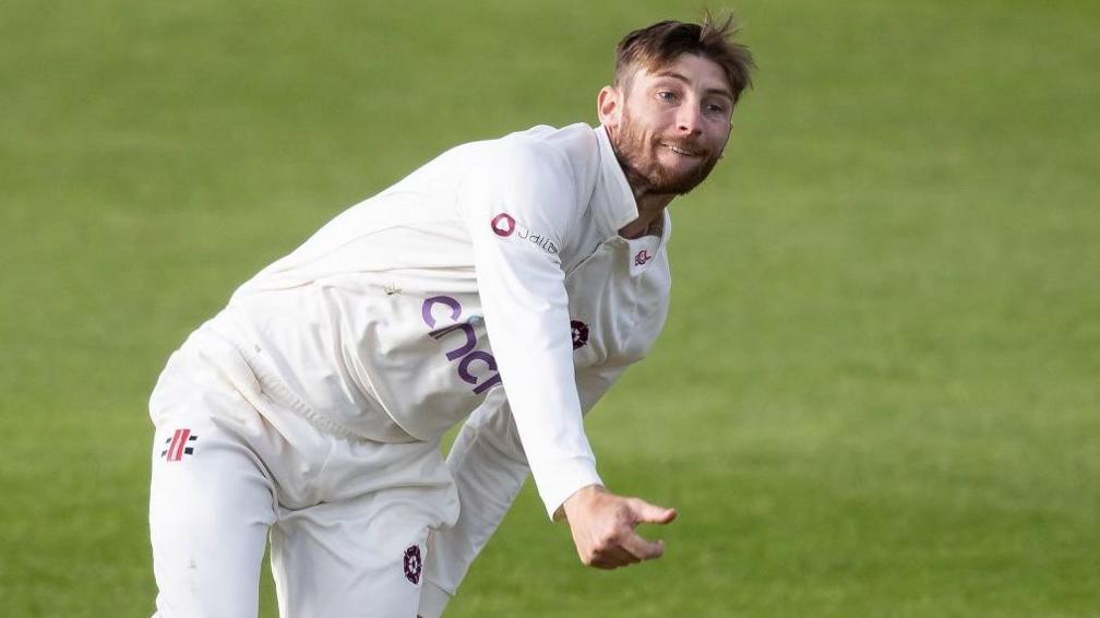 Rob Keogh bowling for Northants