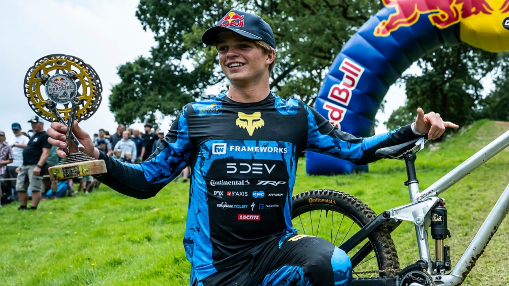 Asa Vermette lifts first place trophy at Hardline Wales