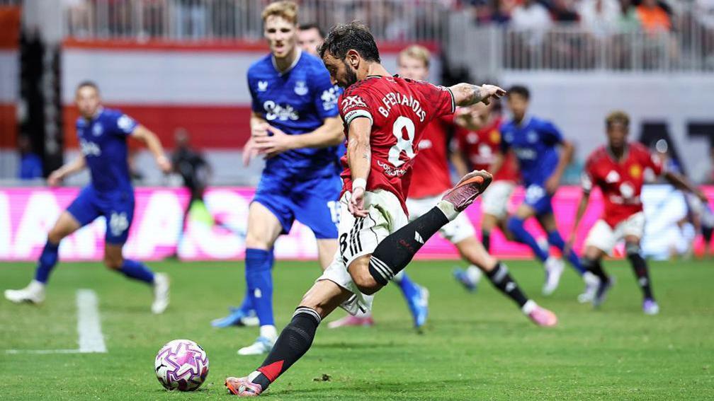Manchester United captain Bruno Fernandes unleashes a strike while against Everton keeper Jordan Pickford.