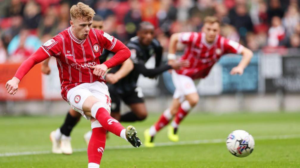 Tommy Conway taking a penalty for Bristol City