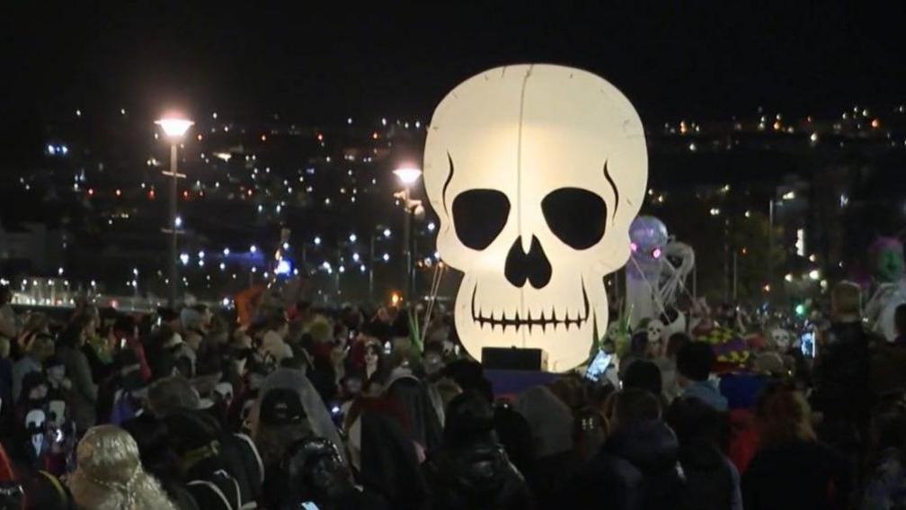 A large skull illuminated in the parade 