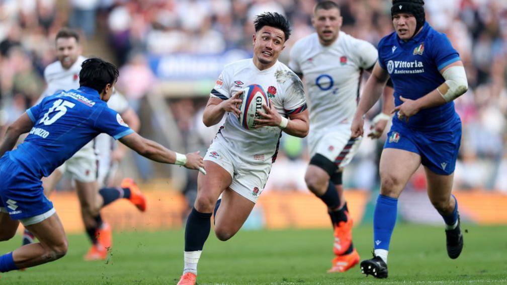 Marcus Smith playing against Italy