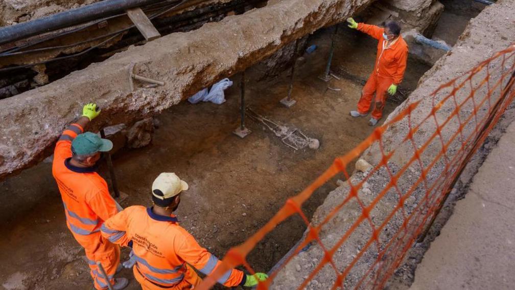 The dig was carried out in Calle Constitución (Constitution Street) in 2020