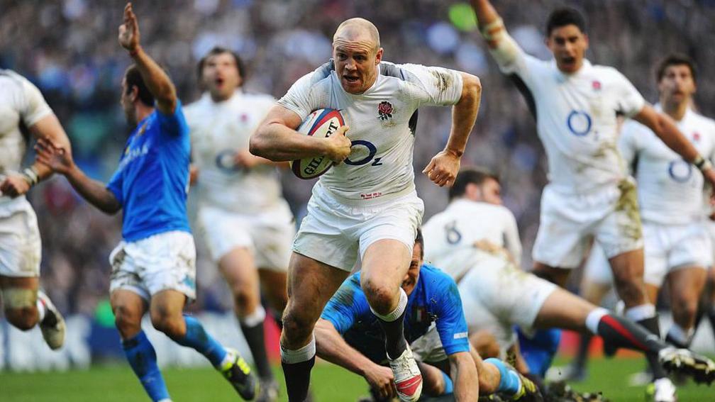 MIke Tindall scores a try for England against Italy