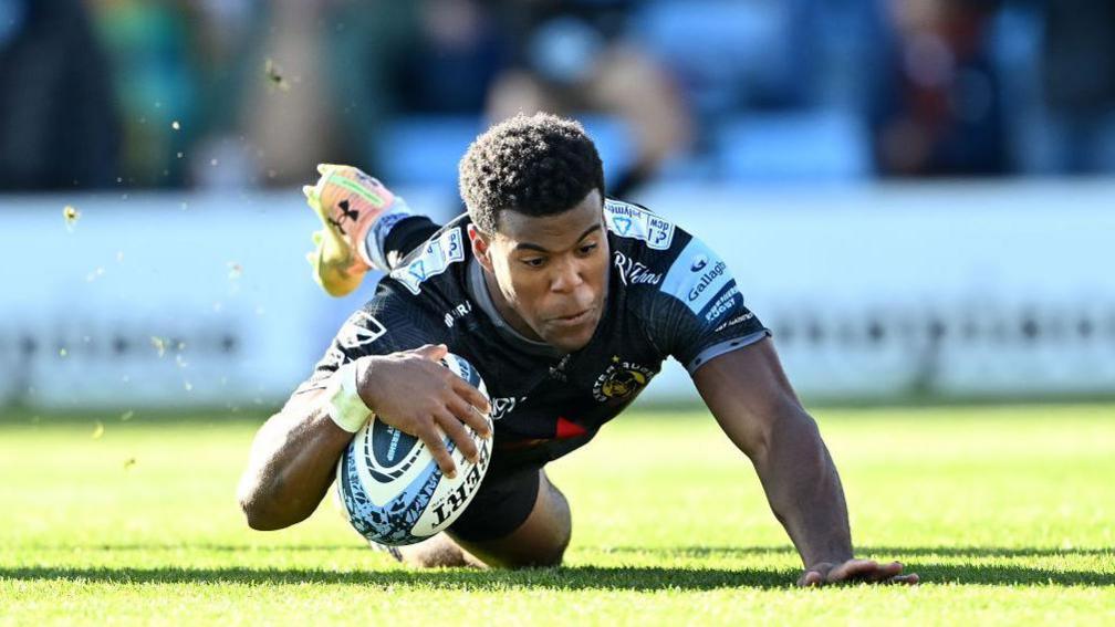 Immanuel Feyi-Waboso in action for Exeter Chiefs