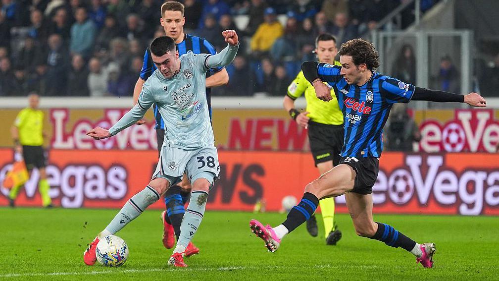 Lennon Miller playing for Udinese against Atalanta