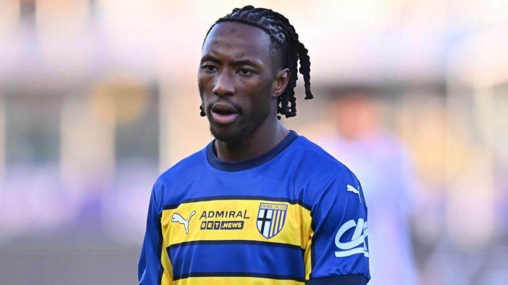 Woyo Coulibaly playing for Parma