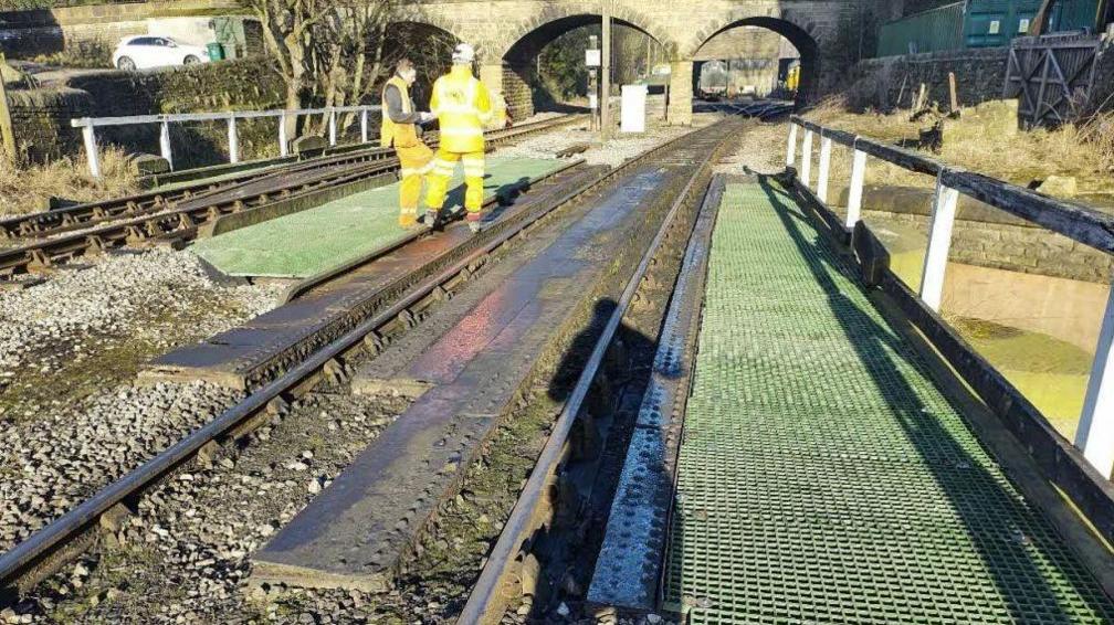 Bridge 27 at Bridgehouse Lane