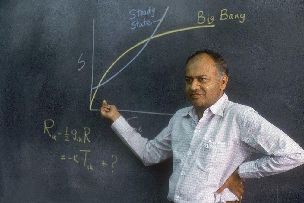 Jayant V Narlikar, Astrophysicist explaining through Mathematical equations Big Bang Theory ( Science, Portrait ) (Photo by Namas Bhojani/The The India Today Group via Getty Images)
