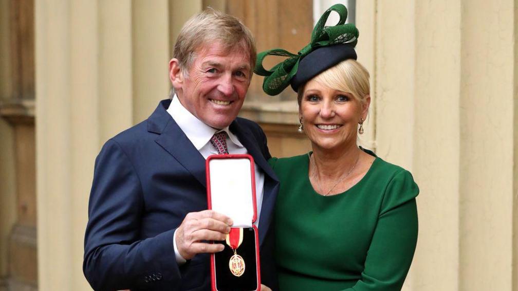Kenny Dalglish posing with his knighthood in 2018